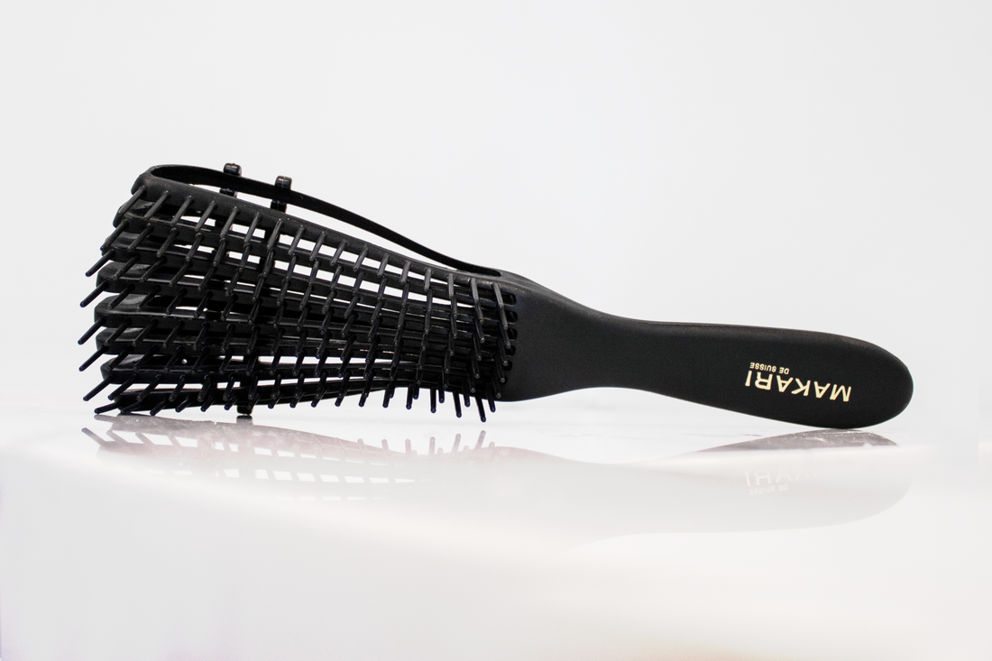 Coffret cheveux comprenant shampoing + après-shampoing + sérum + brosse à cheveux