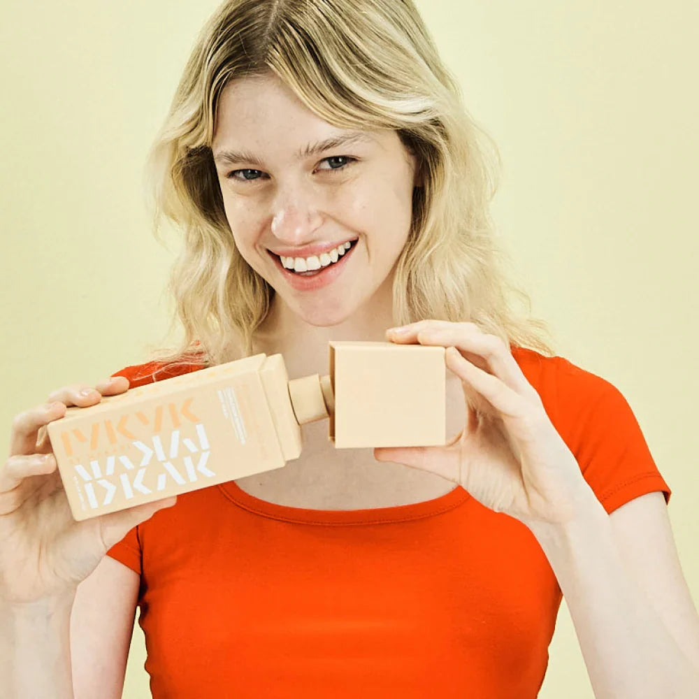 Gently Exfoliate with Lactic Acid Niacinamide Body Wash